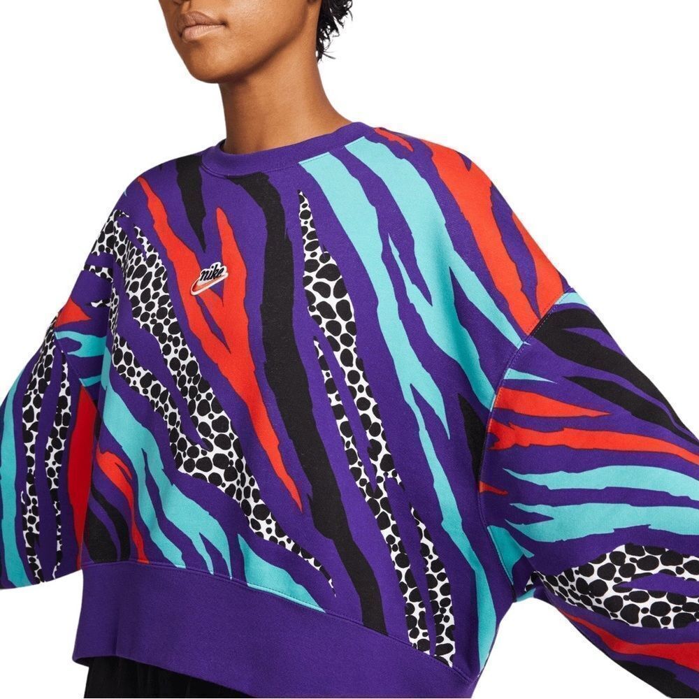 Women’s Nike Sweater Size Small 90’s Sportswear Inspired BRAND NEW